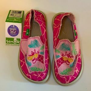 Sanuk Sidewalk Surfer slip-on w/ giraffe print 13